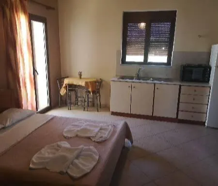 Akrogiali Apartment *